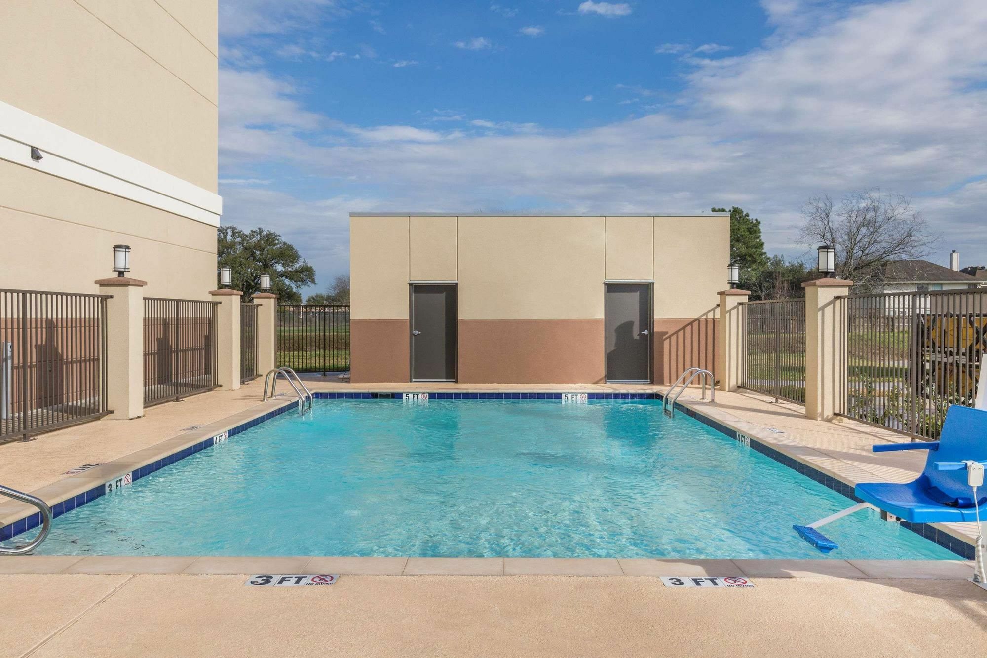 Days Inn & Suites By Wyndham Houston Nw Cypress Kültér fotó